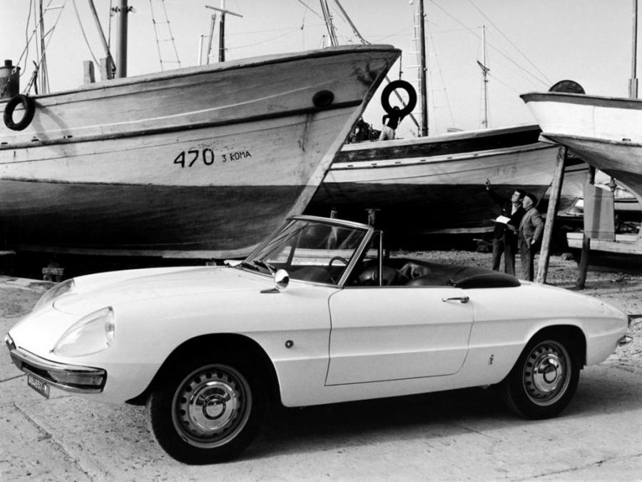  Alfa Romeo Spider 1600 Duetto (105) 1966 года  (фото 24 из 41)
